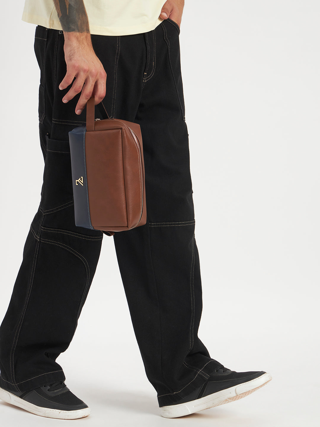 Zybe Signature Leather Pouch